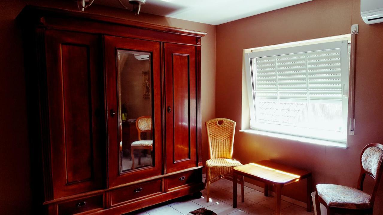 White House 'Privatzimmer' Mannheim Extérieur photo